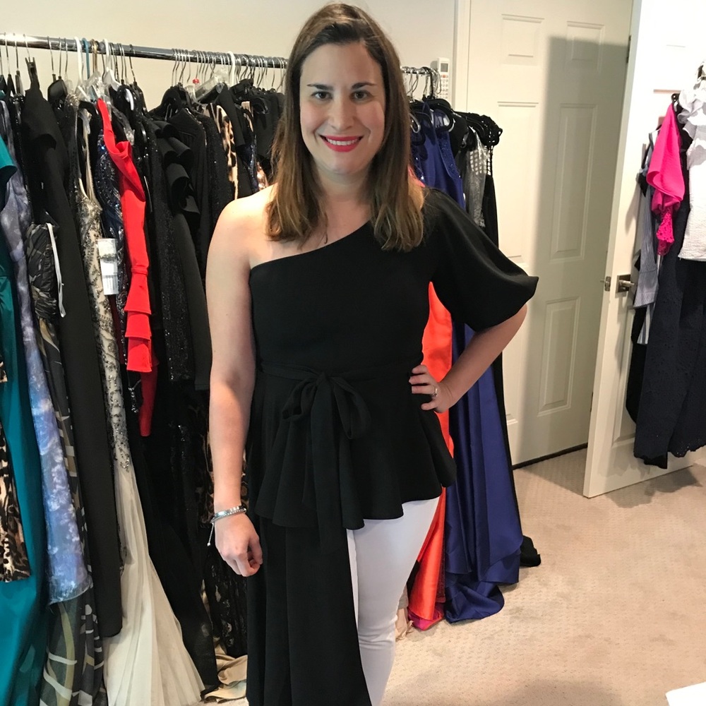 One shoulder top